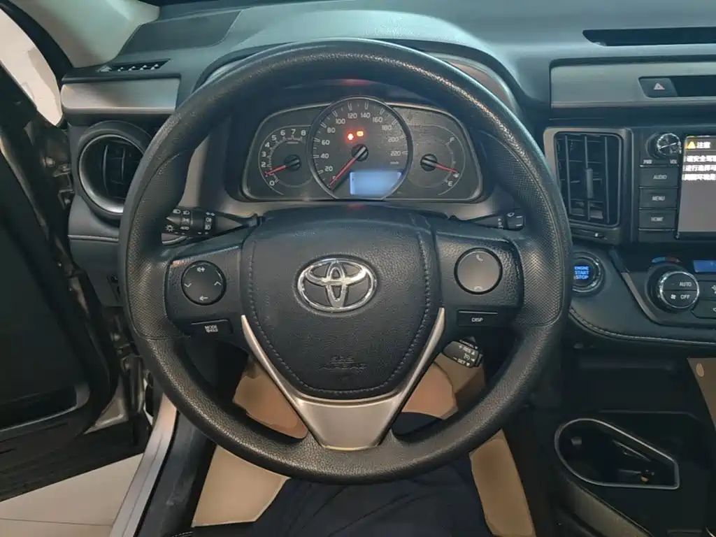 Toyota RAV4 — миниатюра 11