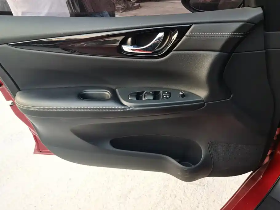 Nissan Tiida — миниатюра 7