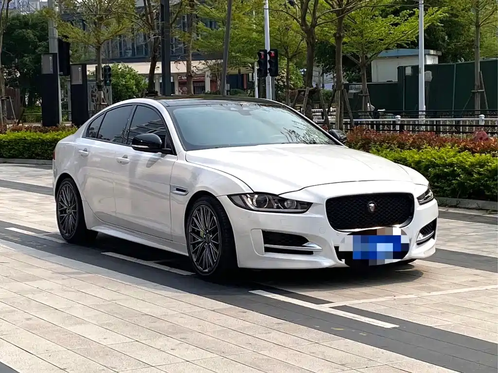 Jaguar XE — миниатюра 3