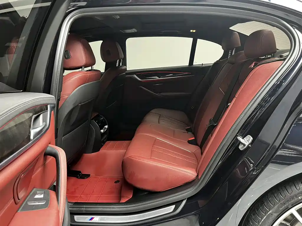 BMW 5 Series — миниатюра 2