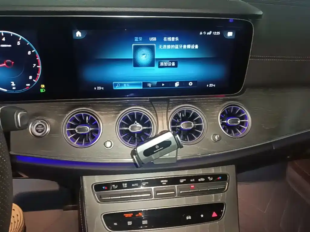 Mercedes-Benz E-Class — миниатюра 13