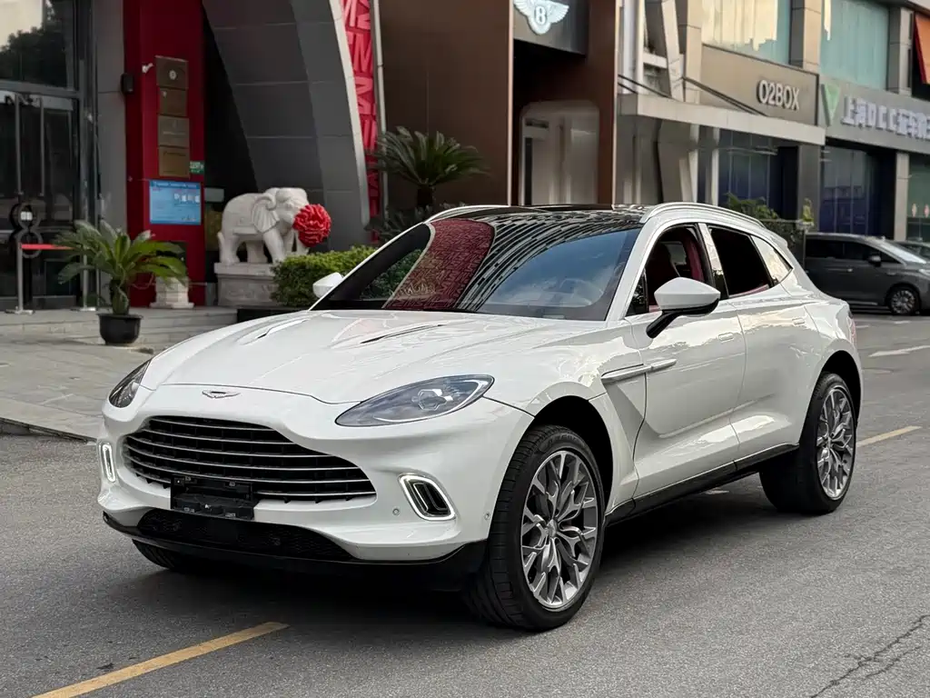Aston Martin DBX