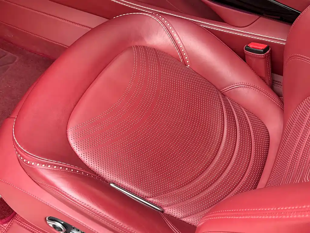 Aston Martin DBX — миниатюра 15