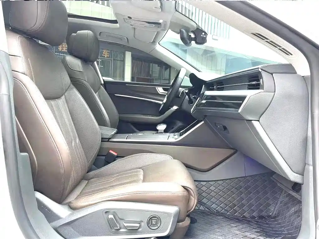 Audi A7L 2022 55 TFSI quattro S-line