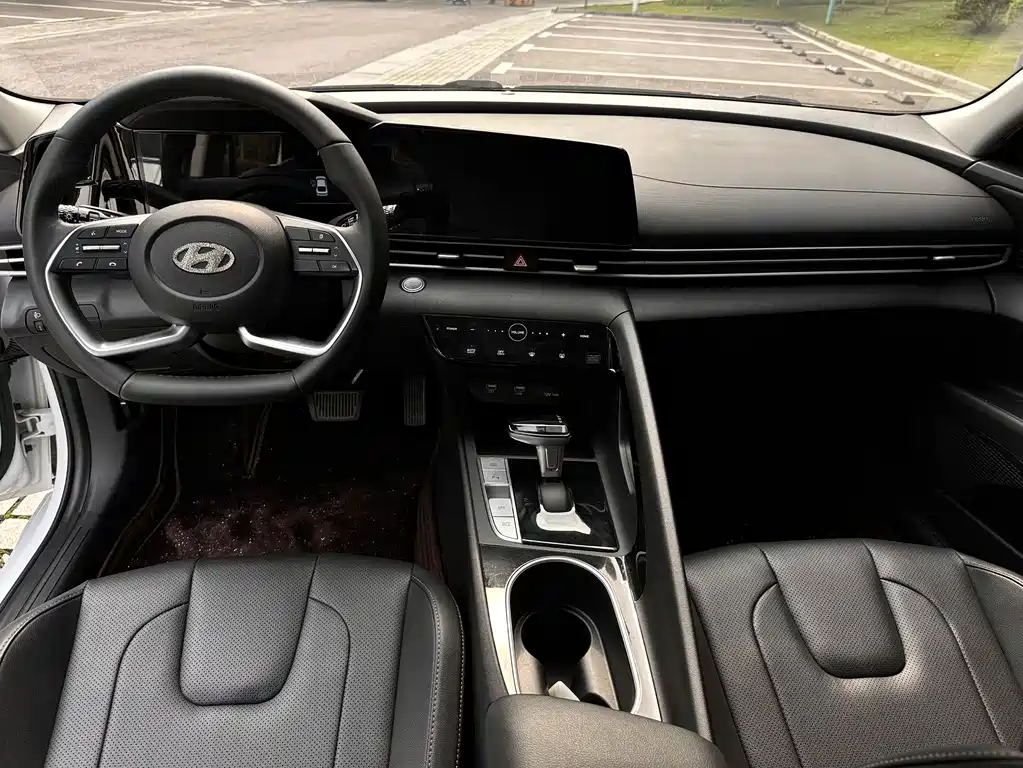 Hyundai Elantra — миниатюра 6