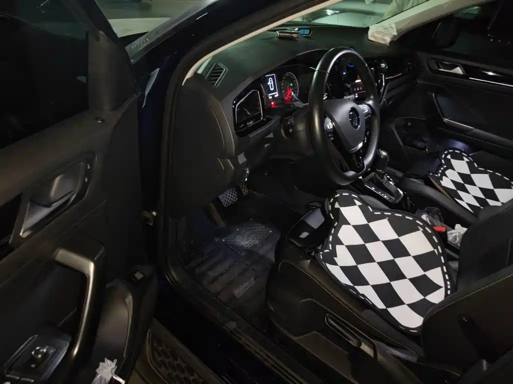 Volkswagen T-Roc — миниатюра 17