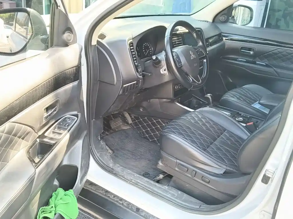 Mitsubishi Outlander — миниатюра 16