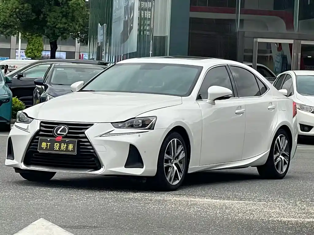 Lexus IS