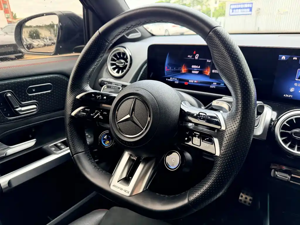 Mercedes-Benz GLB AMG — миниатюра 16