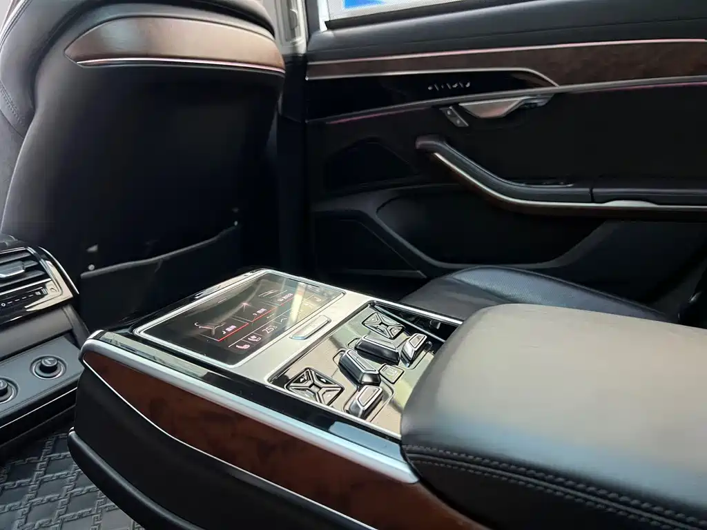 Audi A8 — миниатюра 12