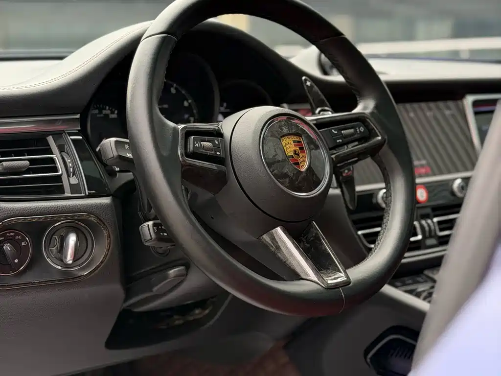 Porsche Macan — миниатюра 6