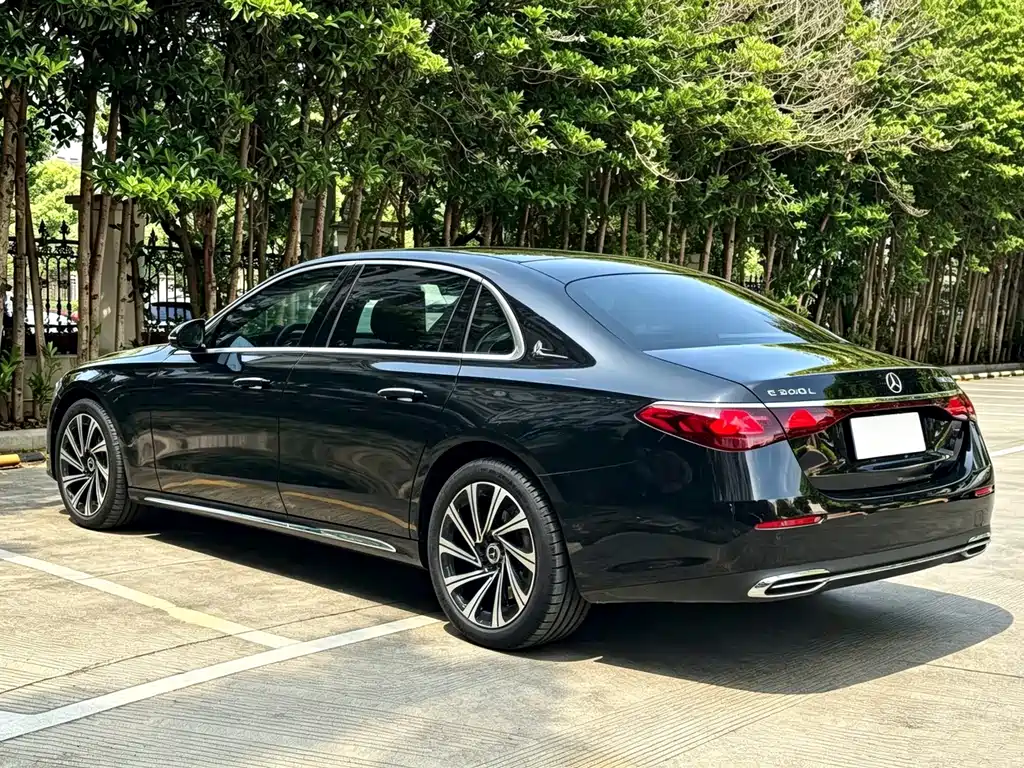 Mercedes-Benz E-Class — миниатюра 12