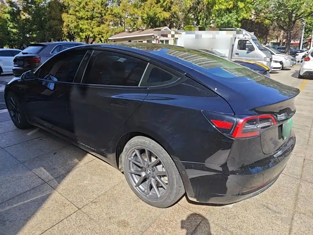 Tesla Model 3 — миниатюра 5