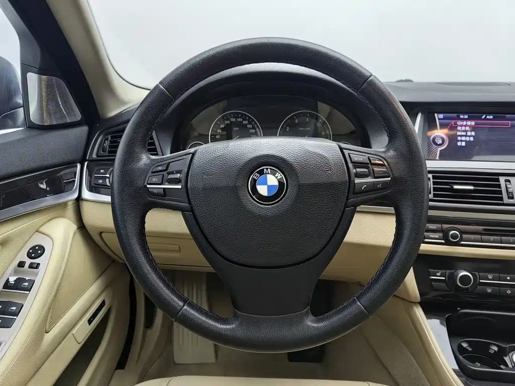 BMW 5 Series — миниатюра 11