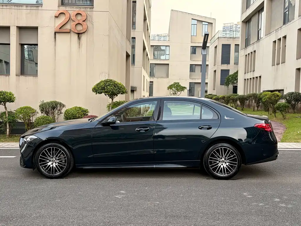 Mercedes-Benz C-Class — миниатюра 11