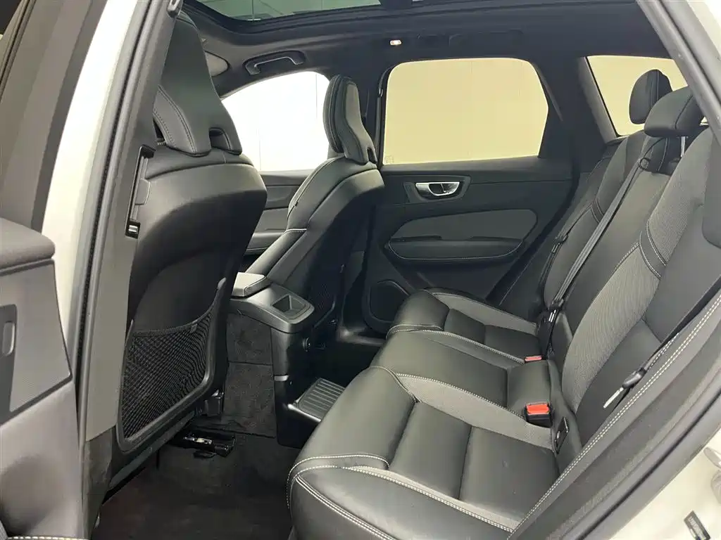 Volvo XC60 2024 T8 Sport