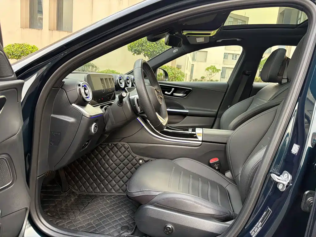 Mercedes-Benz C-Class — миниатюра 6