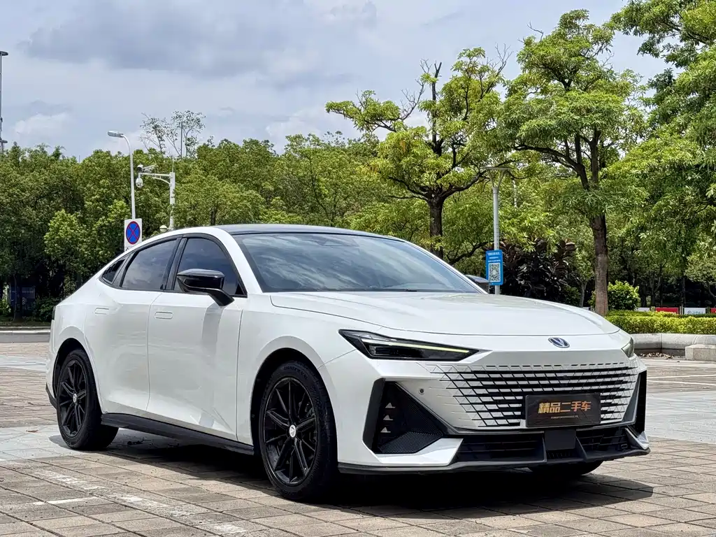 Changan UNI-V 2022 1.5T Luxury