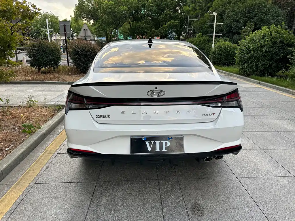 Hyundai Elantra — миниатюра 12