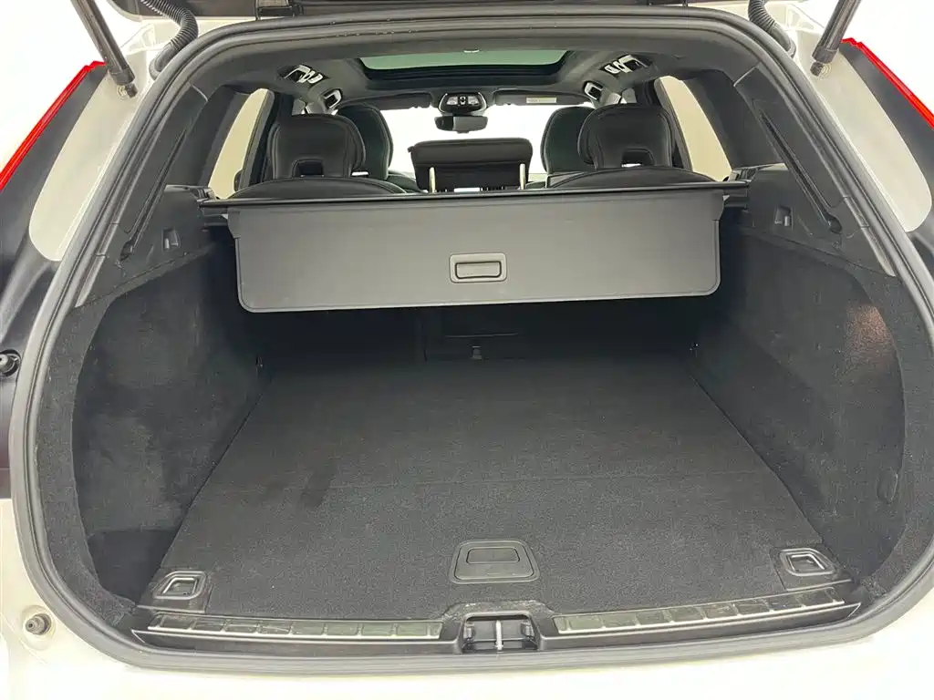 Volvo XC60 2024 T8 Sport
