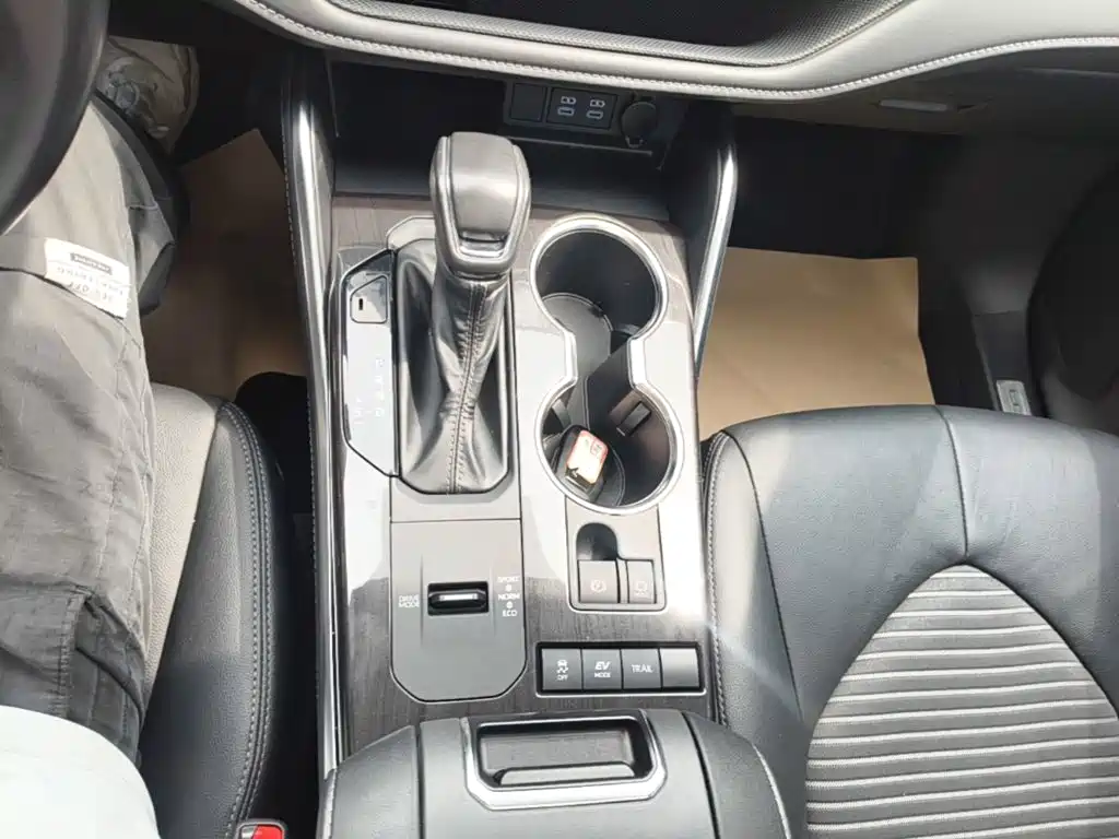 Toyota Crown Kluger — миниатюра 14