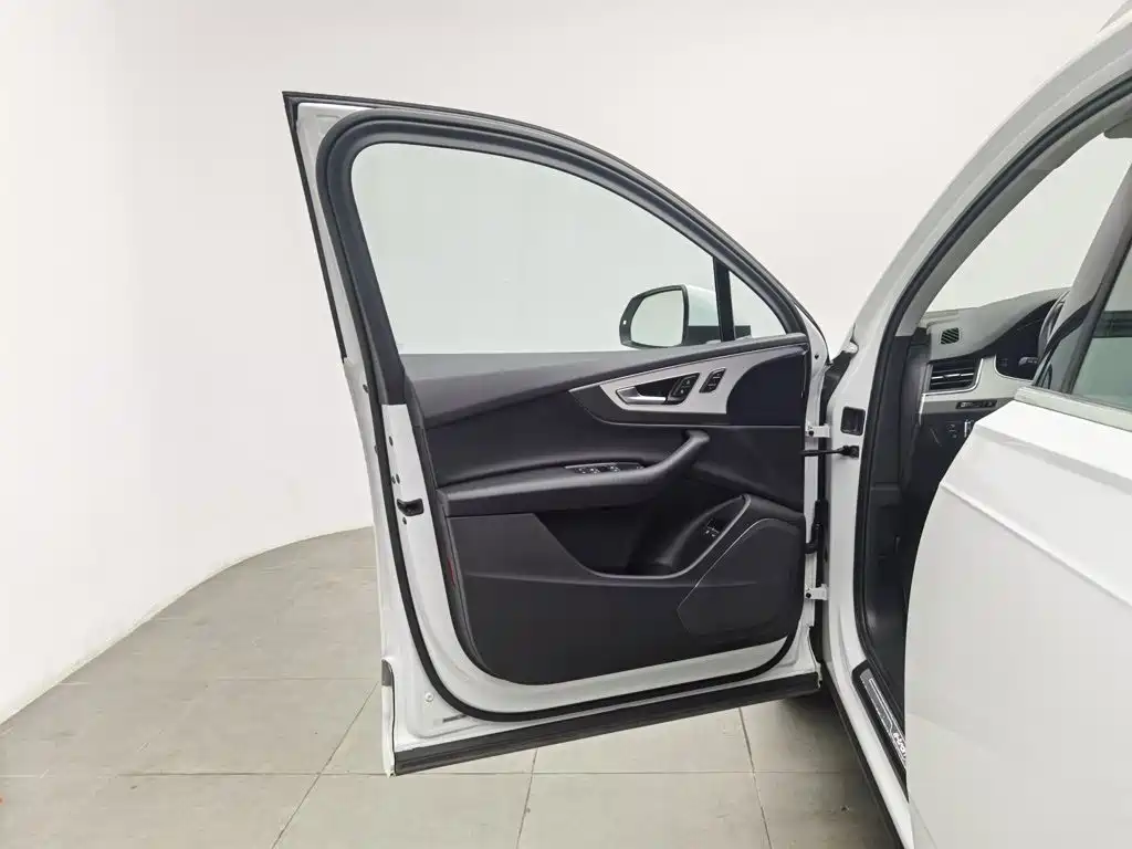 Audi Q7 New Energy — миниатюра 8