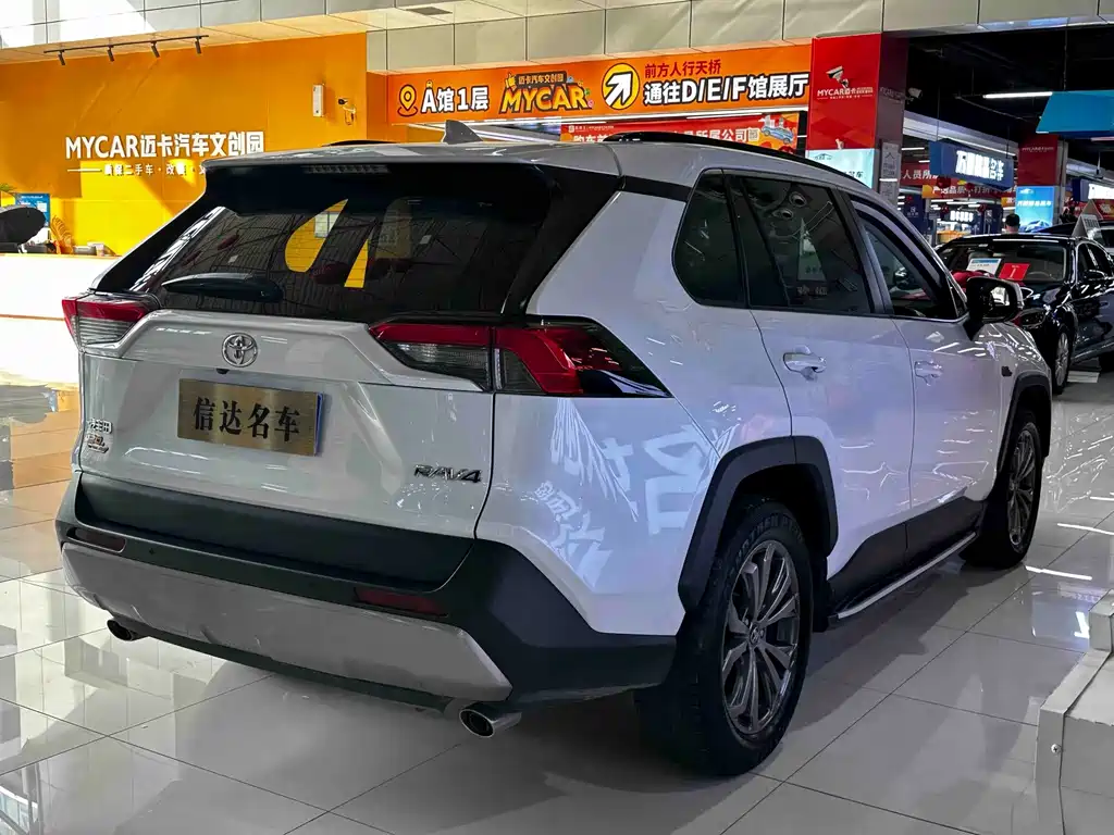 Toyota RAV4 — миниатюра 4