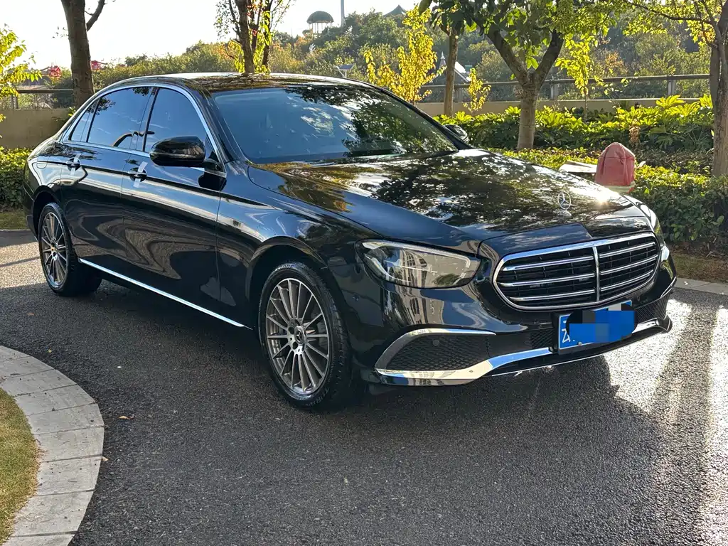 Mercedes-Benz E-Class — миниатюра 3
