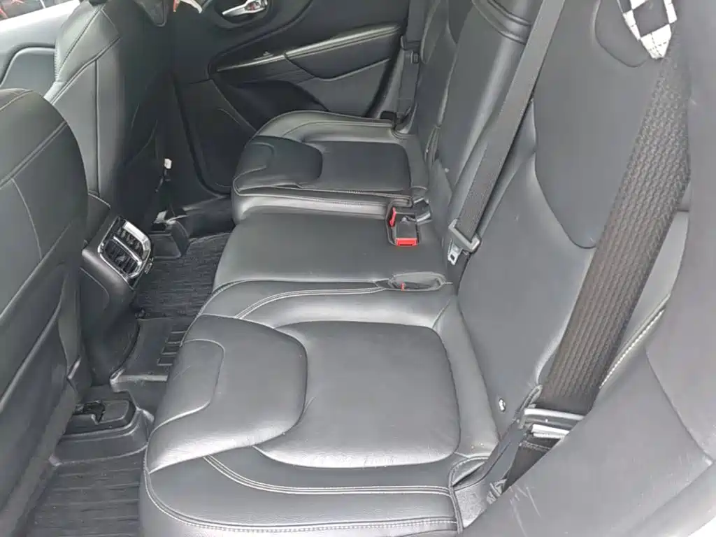 Jeep Cherokee — миниатюра 17