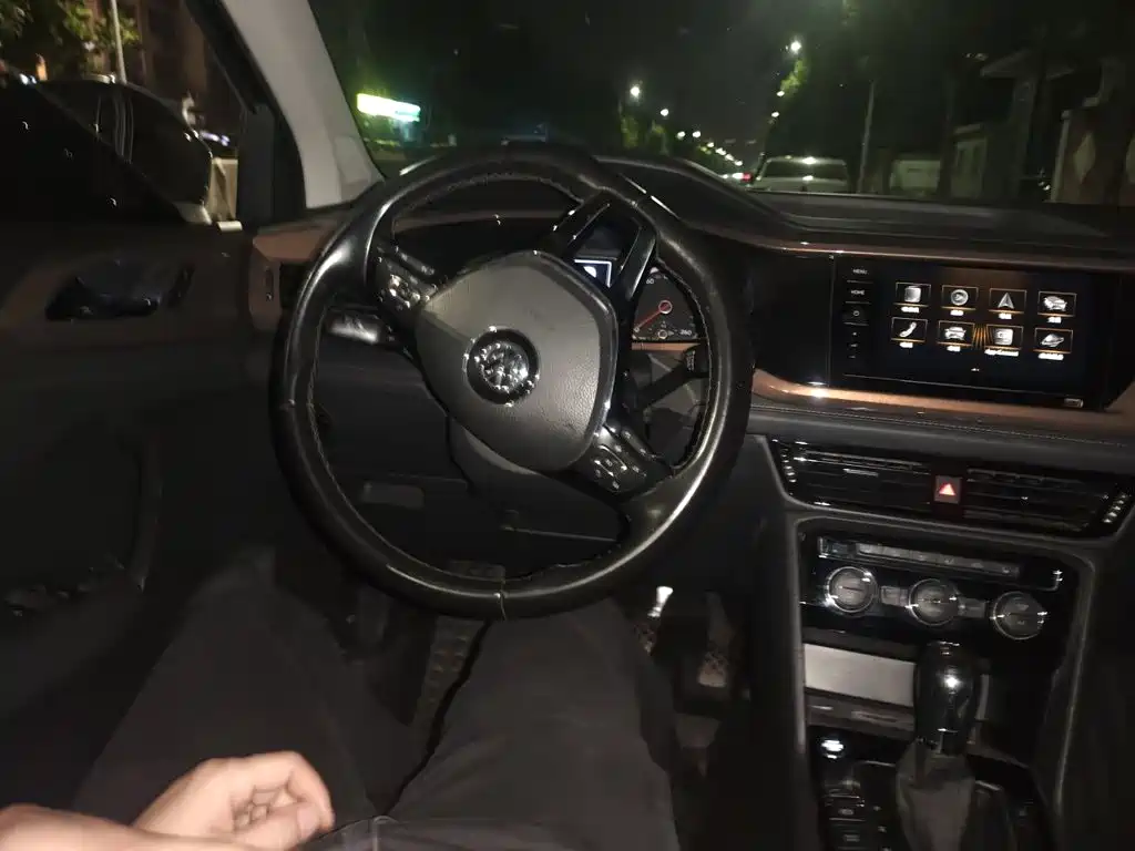 Volkswagen Tharu — миниатюра 6