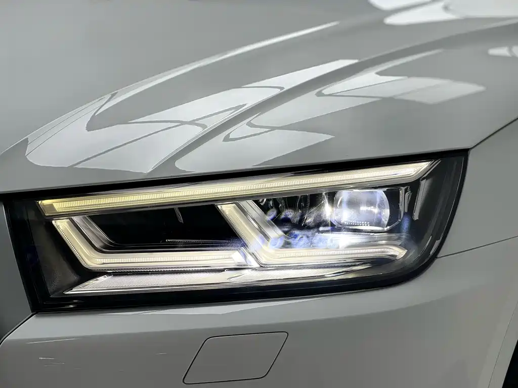 AUDI  Q5L