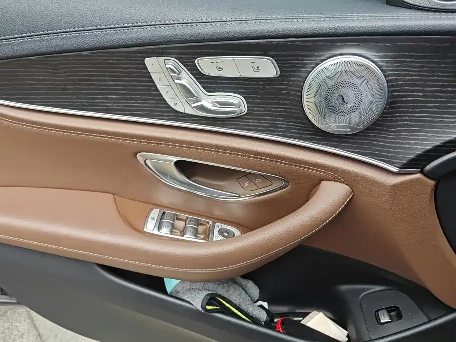 Mercedes-Benz E-Class — миниатюра 7