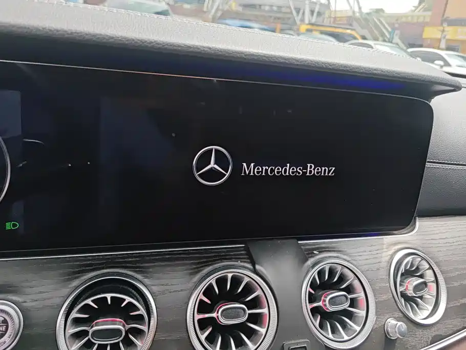 Mercedes-Benz E-Class — миниатюра 13