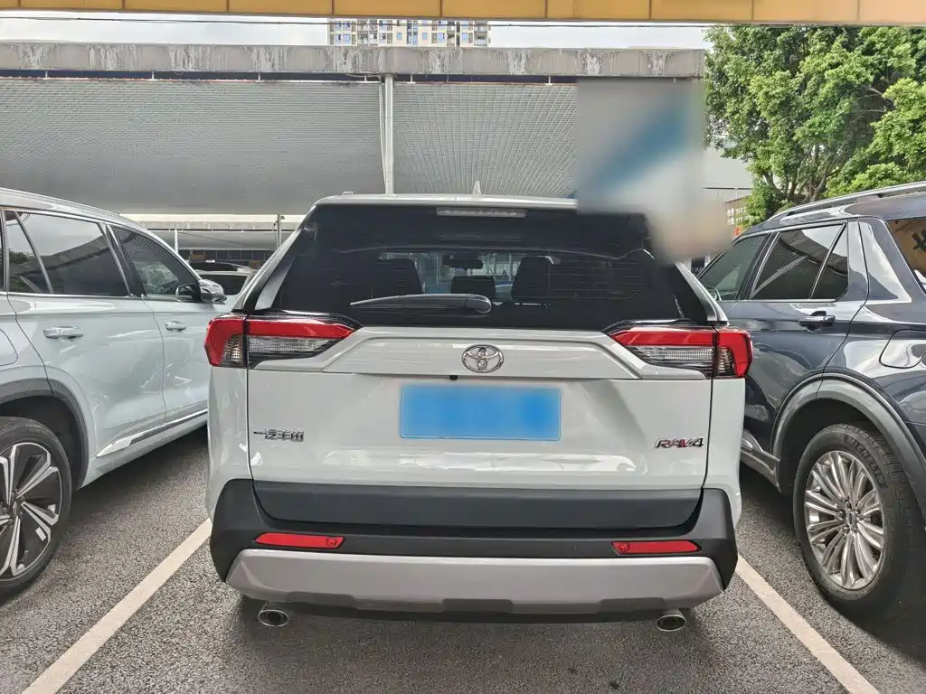 Toyota RAV4 — миниатюра 6