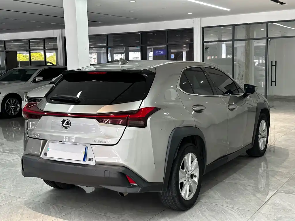 LEXUS UX