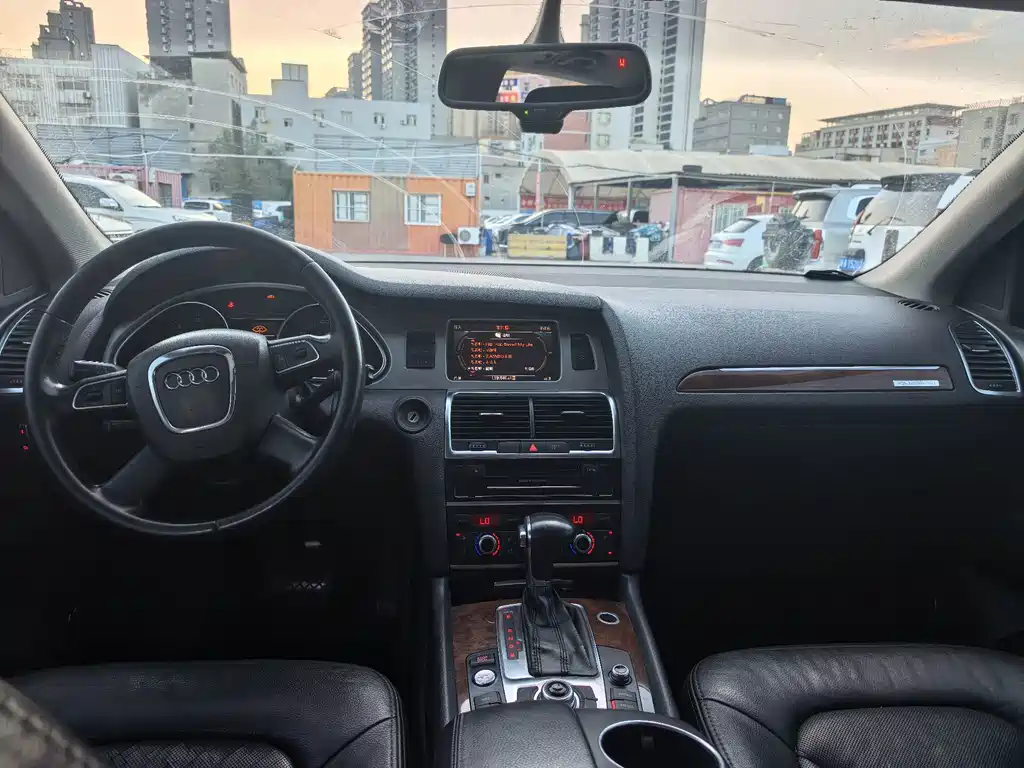 Audi Q7 — миниатюра 5