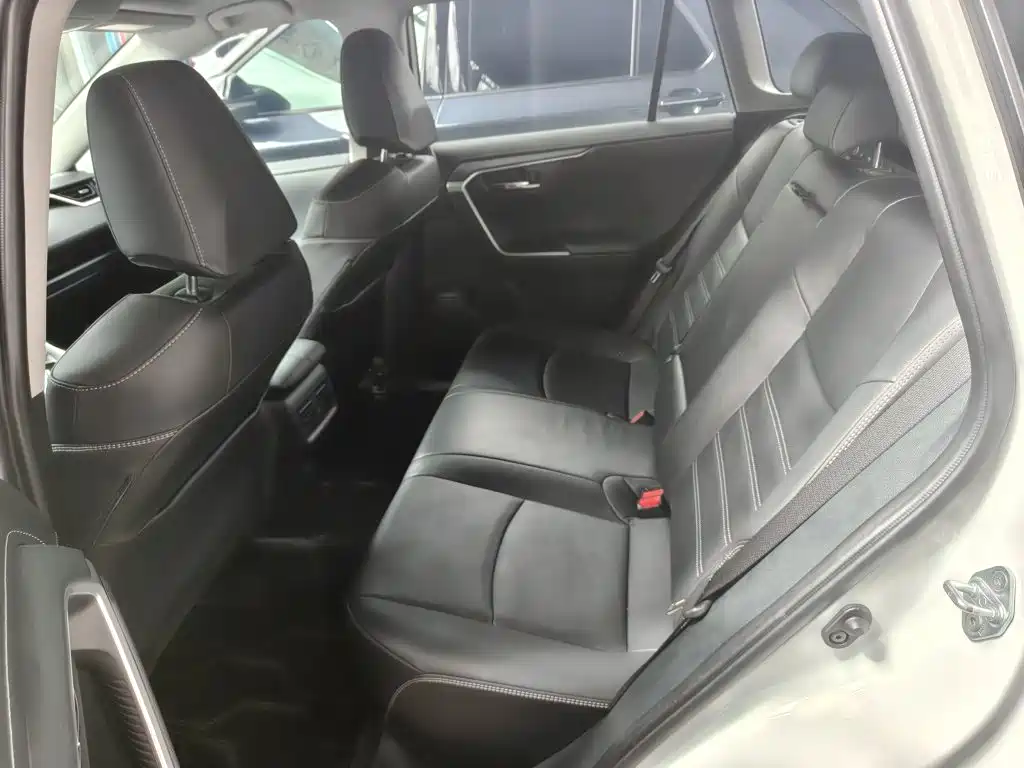 Toyota RAV4 — миниатюра 17