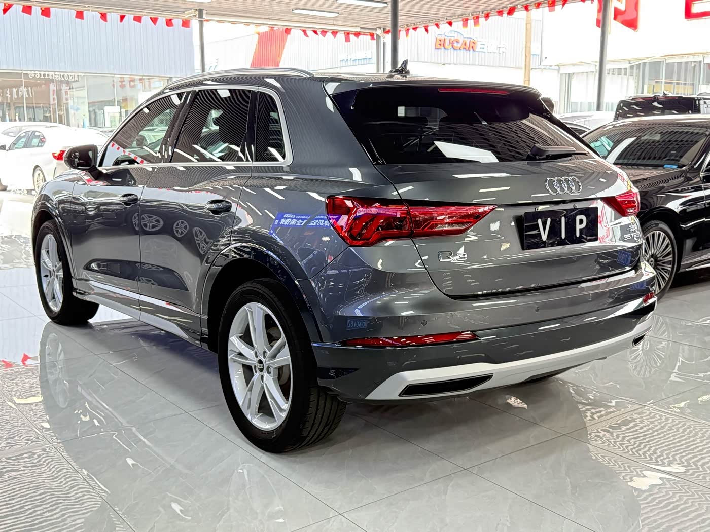 Audi Q3 1.4 л 2023 г. Серебристо-серый, пробег 35000 км