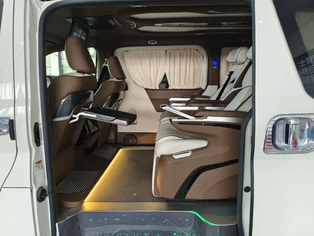 Toyota Hiace — миниатюра 15
