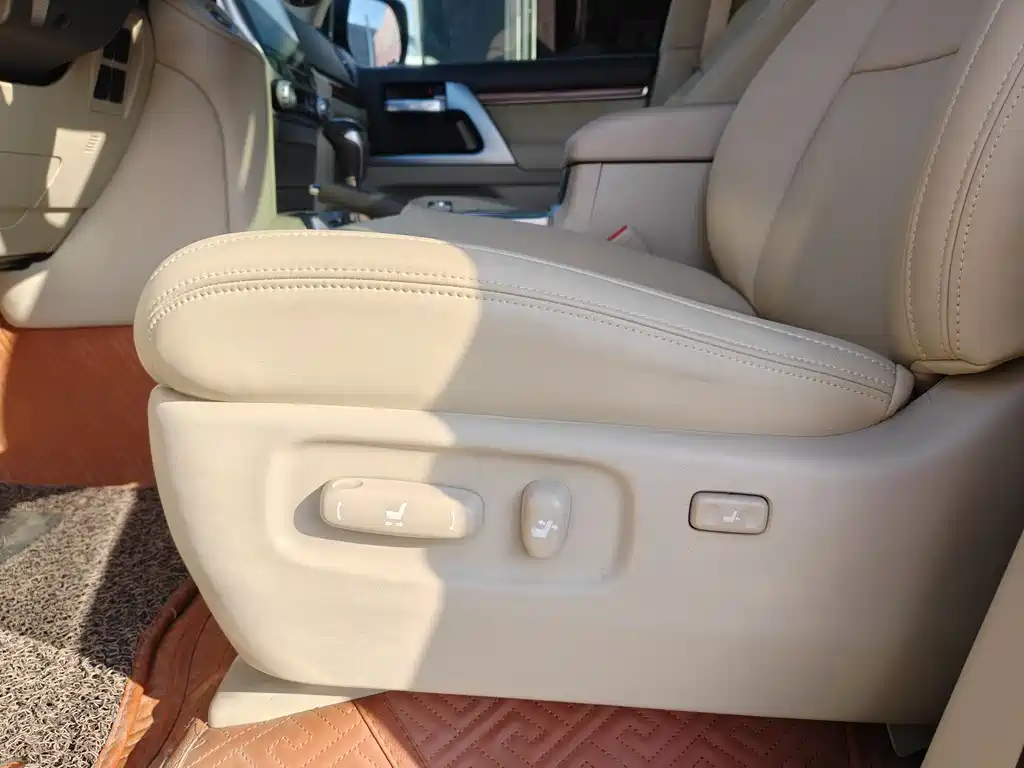 Toyota Land Cruiser 2018 5.7L XV-R
