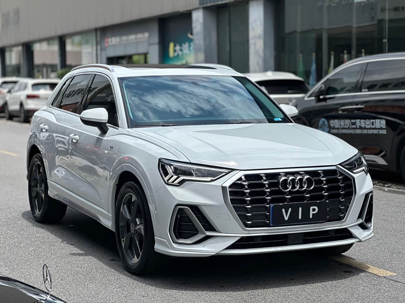 Audi Q3 1.4 л 2022 г. Белый, пробег 39000 км