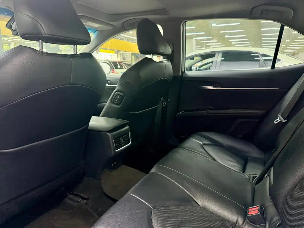 Toyota Camry — миниатюра 11