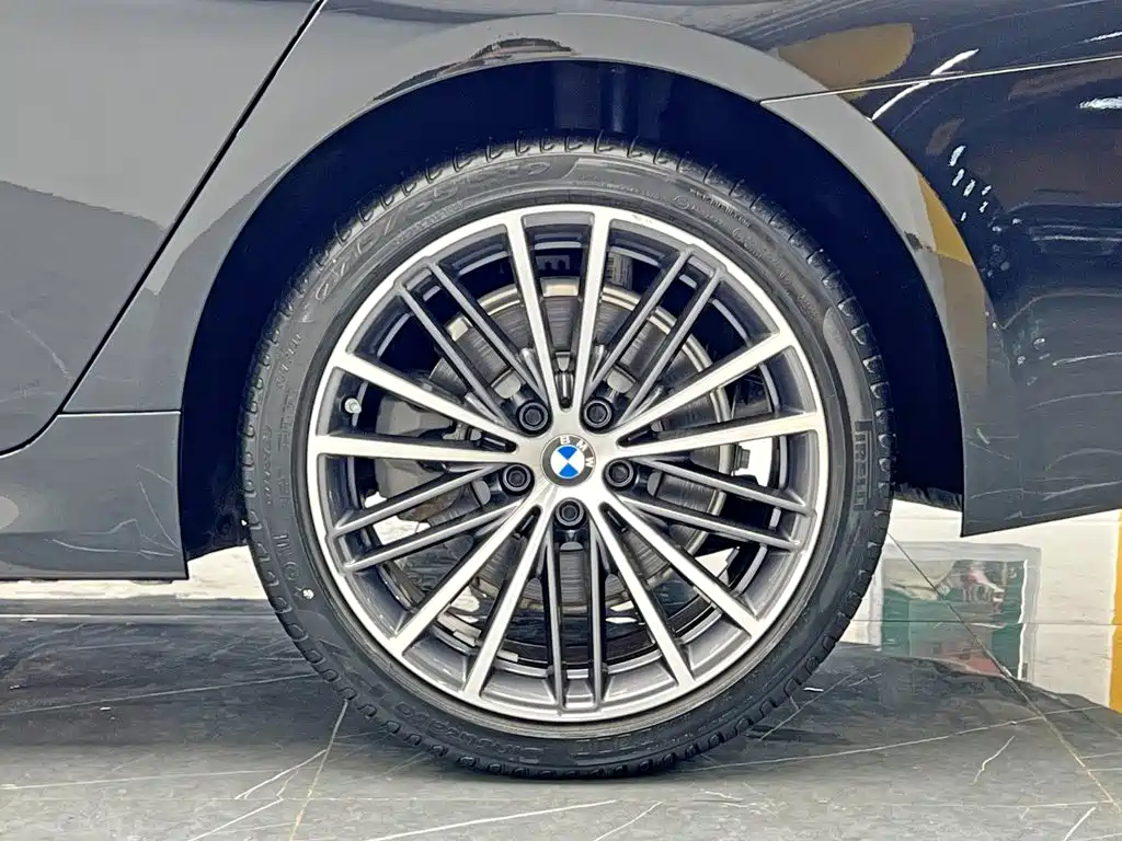 BMW 5 Series — миниатюра 22
