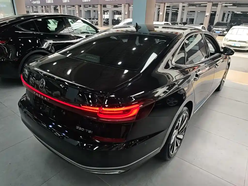 Volkswagen Passat 2022 330TSI Luxury