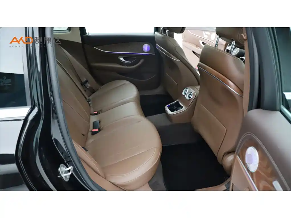 Mercedes-Benz E-Class — миниатюра 8