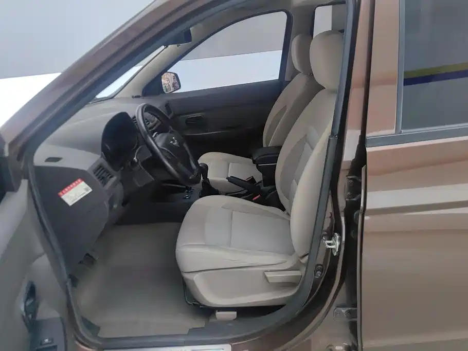 Wuling Hongguang — миниатюра 9