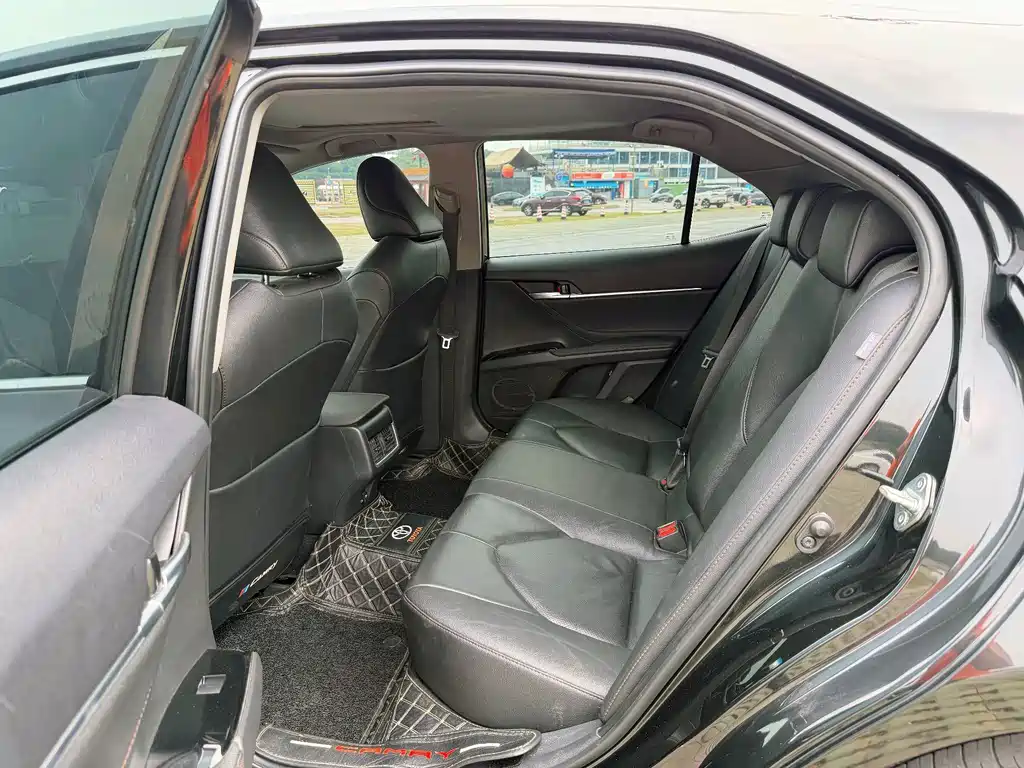 Toyota Camry — миниатюра 12