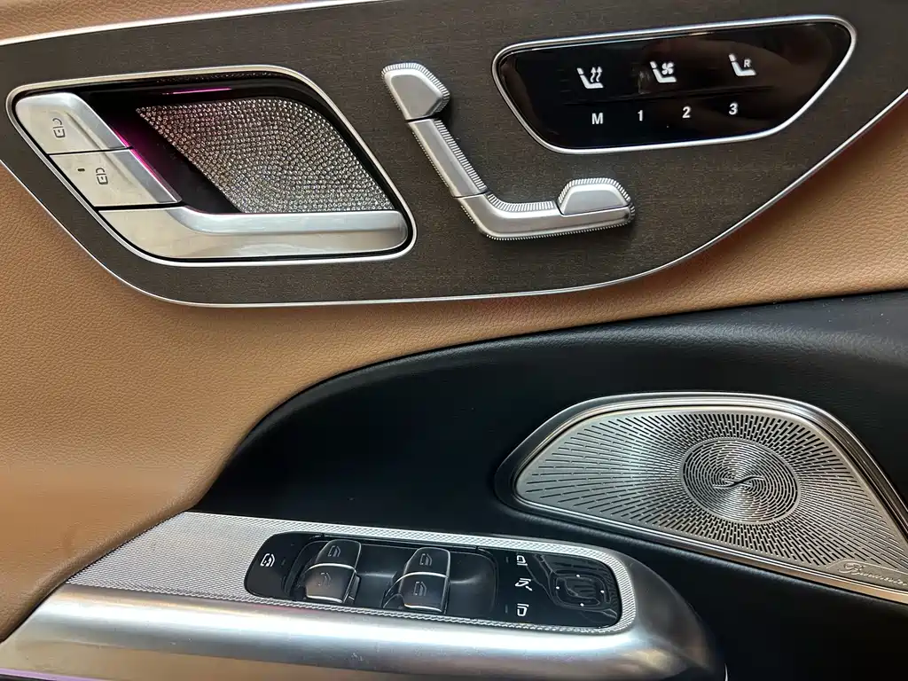 Mercedes-Benz E-Class — миниатюра 7