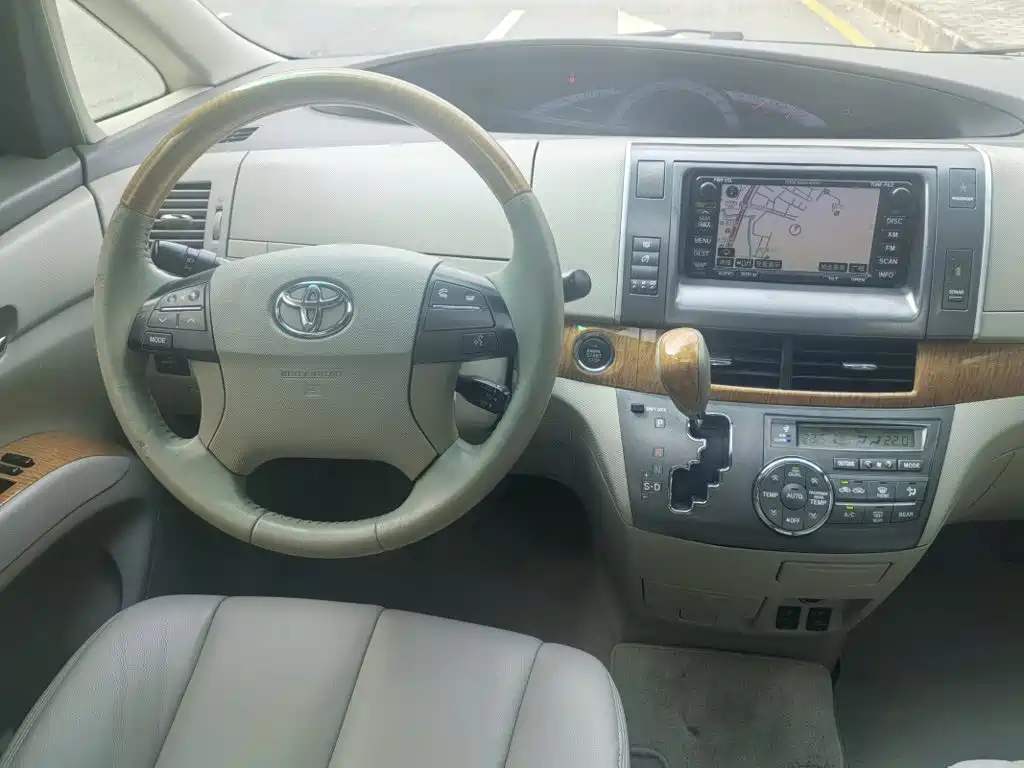 Toyota Previa — миниатюра 7