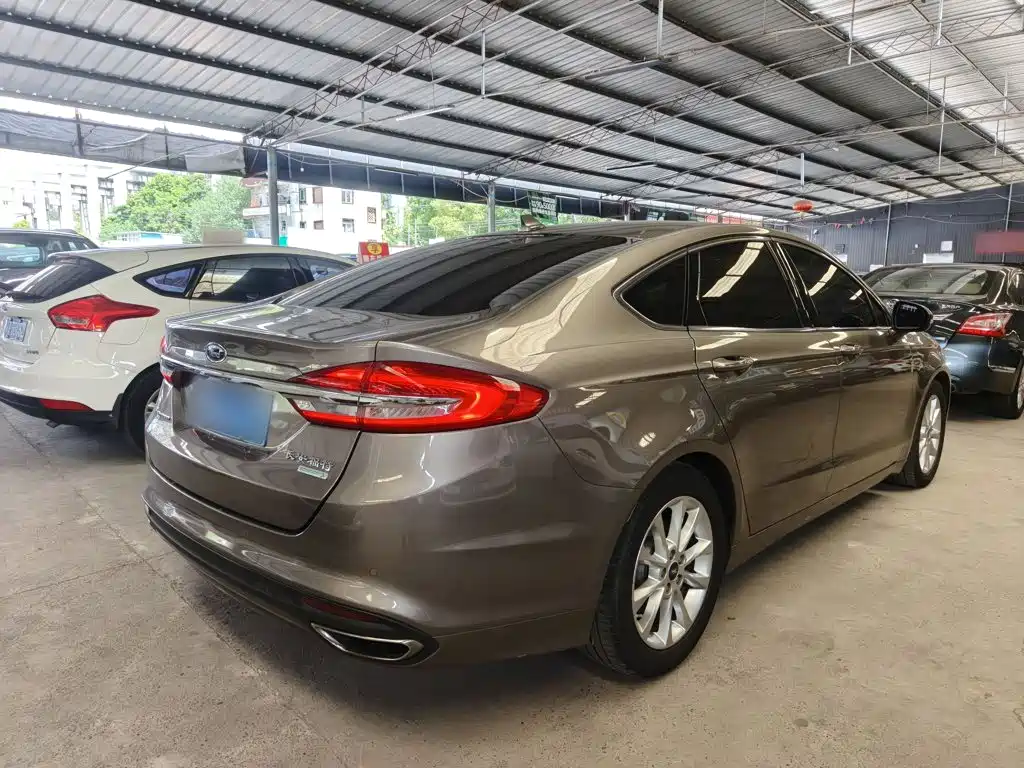 Ford Mondeo — миниатюра 7